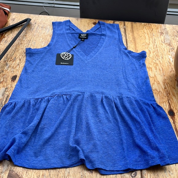 Bodeau sleeveless shirt, V-neck front, V-neck back with a slight ruffle - Picture 4 of 7